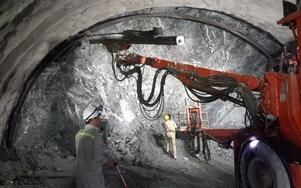 Xuyên đêm đào hầm xuyên núi tuyến cao tốc Nội Bài - Lào Cai