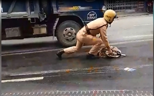 CSGT lau dầu loang trên đường được dân mạng "phục lăn" là ai?