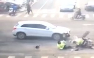 Video: Hai cảnh sát vượt đèn đỏ đuổi tội phạm bị ôtô đâm gục