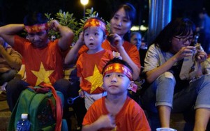 Hàng ngàn CĐV Sài Gòn tiếp lửa cho ĐT Việt Nam