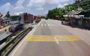 Video: Vượt ẩu trước đầu xe container, xe con bị ủi bay vào dải phân cách