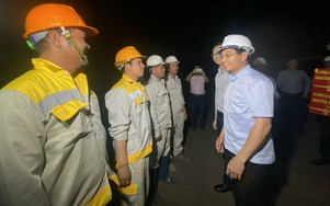 Bộ trưởng Nguyễn Văn Thắng kiểm tra, động viên công nhân thi công cao tốc