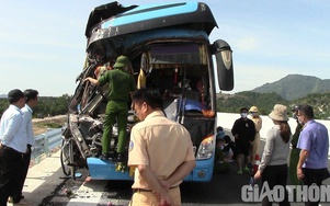 Video: Hiện trường xe khách tông xe tải trên cao tốc Nha Trang - Cam Lâm