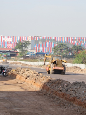 Phá dỡ bức tường tồn tại hơn 30 năm, đường xuyên sân bay Tân Sơn Nhất rộng thênh thang