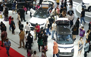 Tiêu thụ ô tô của Indonesia sụt giảm 15%