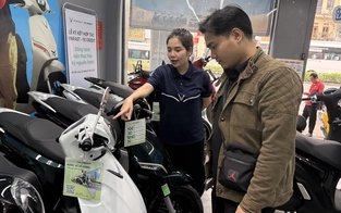 Thị trường xe máy năm 2026: Mua xe xăng hay điện?