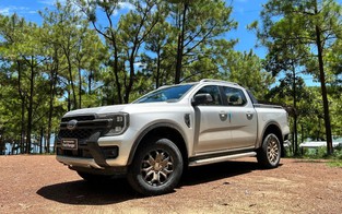 Ford Ranger trở lại ngôi vương phân khúc bán tải