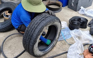 Mút tiêu âm lốp ô tô dán sai kỹ thuật có thể gây họa?