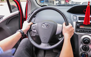 Ô tô chạy nhanh bị rung vô-lăng, xử lý thế nào?