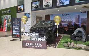 Toyota Hilux 2026 khan hàng tại đại lý