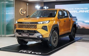 Vượt qua Ford Ranger, Toyota Hilux dẫn đầu phân khúc xe bán tải