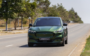Xe điện Ford Mustang Mach-E giảm giá tới 900 triệu đồng