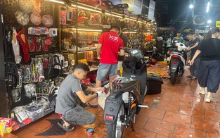 Mối nguy từ dịch vụ "độ" xe máy điện