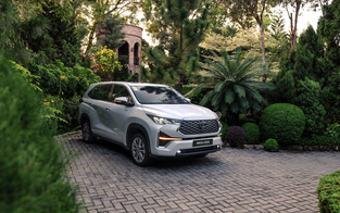 Vì sao Toyota Innova Cross thực dụng nhưng vẫn hút khách?