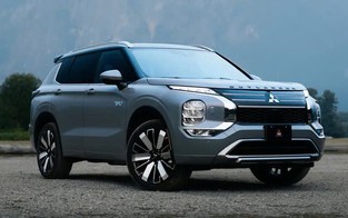 Mitsubishi Outlander PHEV 2026 có thể chạy thuần điện 72km