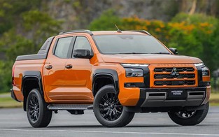 Mitsubishi Triton bất ngờ dẫn đầu doanh số phân khúc xe bán tải