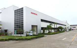 Mưa lũ tại Thái Lan khiến nhà máy sản xuất xe máy Honda phải đóng cửa