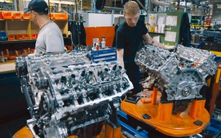Ford gọi lại hàng trăm nhân sự từng bị sa thải