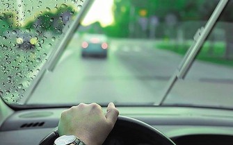 Nguyên nhân gạt mưa ô tô kêu to khi sử dụng