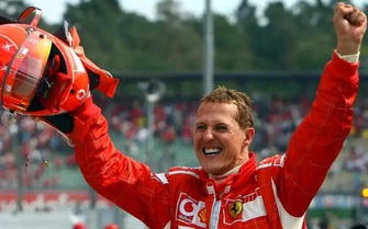 Mũ bảo hiểm của Michael Schumacher được bán giá kỷ lục 67 nghìn USD