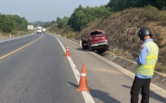 Chuyên gia ô tô nhận định về tình trạng xe liên tiếp nổ lốp trên cao tốc Cam Lộ - La Sơn