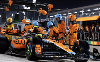 Xem lại kỷ lục thế giới - McLaren thay lốp chỉ 1,80 giây tại Qatar GP