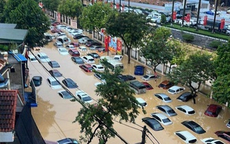 Thái Nguyên: Gara ô tô xoay xở xử lý hàng nghìn xe ngập nước sau lũ