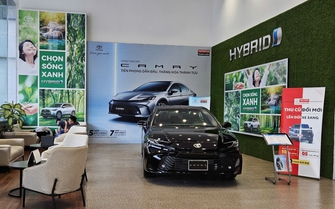 Toyota Camry giảm giá hơn 150 triệu đồng