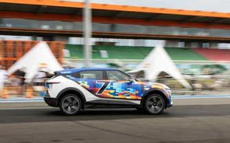 Chủ xe VinFast VF 7: “Lái một chiếc xe đẹp giúp tôi thấy tự tin hơn”