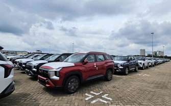 Lô xe Mitsubishi Destinator đầu tiên cập cảng Việt Nam