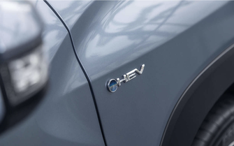 EU chính thức rút lại lệnh cấm xe động cơ đốt trong