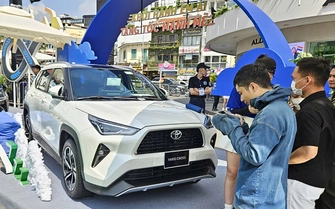 Cuộc đua giảm giá ô tô dịp cuối năm