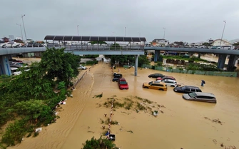 Sau bão lũ miền Trung, bảo hiểm phải bồi thường cho hàng nghìn xe cộ hư hỏng