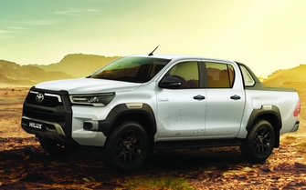 Toyota Hilux bỏ xa doanh số Mitsubishi Triton