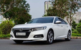 Sedan hạng D: Toyota Camry dẫn đầu dù giảm doanh số