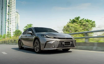 Toyota Camry đạt doanh số kỷ lục tháng cuối năm 2025