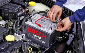 Làm gì để kéo dài tuổi thọ ắc-quy ô tô?