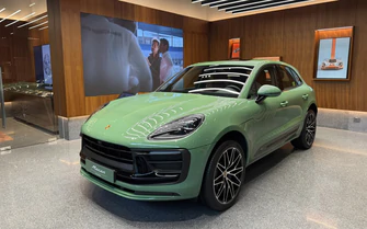 Cận cảnh hai chiếc Porsche Macan độc bản tại Hà Nội
