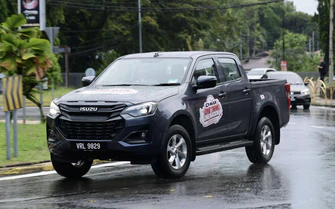 Thay động cơ mới, Isuzu D-Max đi được hơn 1.600km với một bình dầu