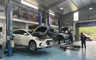 Garage ô tô bắt đầu ngừng nhận sơn sửa cận Tết