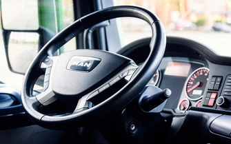 Lái xe đường dài ngày Tết, mệt mỏi là kẻ thù số một