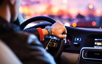 Có nên về số N khi xe số tự động đang chạy?