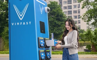 V-Green sẽ triển khai 6 nghìn tủ đổi pin tại các điểm giao dịch của VNPT 