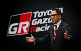 Chủ tịch Toyota cảm thấy cô đơn khi bảo vệ động cơ đốt trong