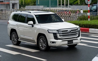 Toyota Land Cruiser giá hơn 4 tỷ đồng vẫn bán tốt tại Việt Nam