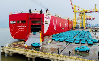 Làn sóng ô tô “Made in Vietnam” xuất ngoại