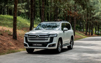 Toyota Land Cruiser HEV chốt giá từ 4,71 tỷ đồng