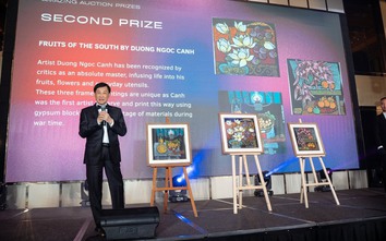 Ông Johnathan Hạnh Nguyễn đấu giá 3 bức tranh gây quỹ từ thiện