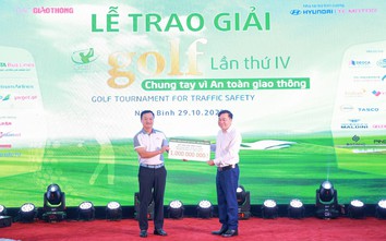 Golfer xuất sắc được vinh danh, trao một tỷ đồng hỗ trợ Sơn La xây cầu