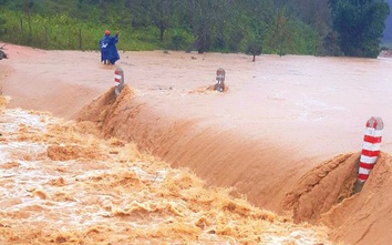 Cảnh báo mưa lớn ở miền Trung, triều cường ở Đông Nam Bộ